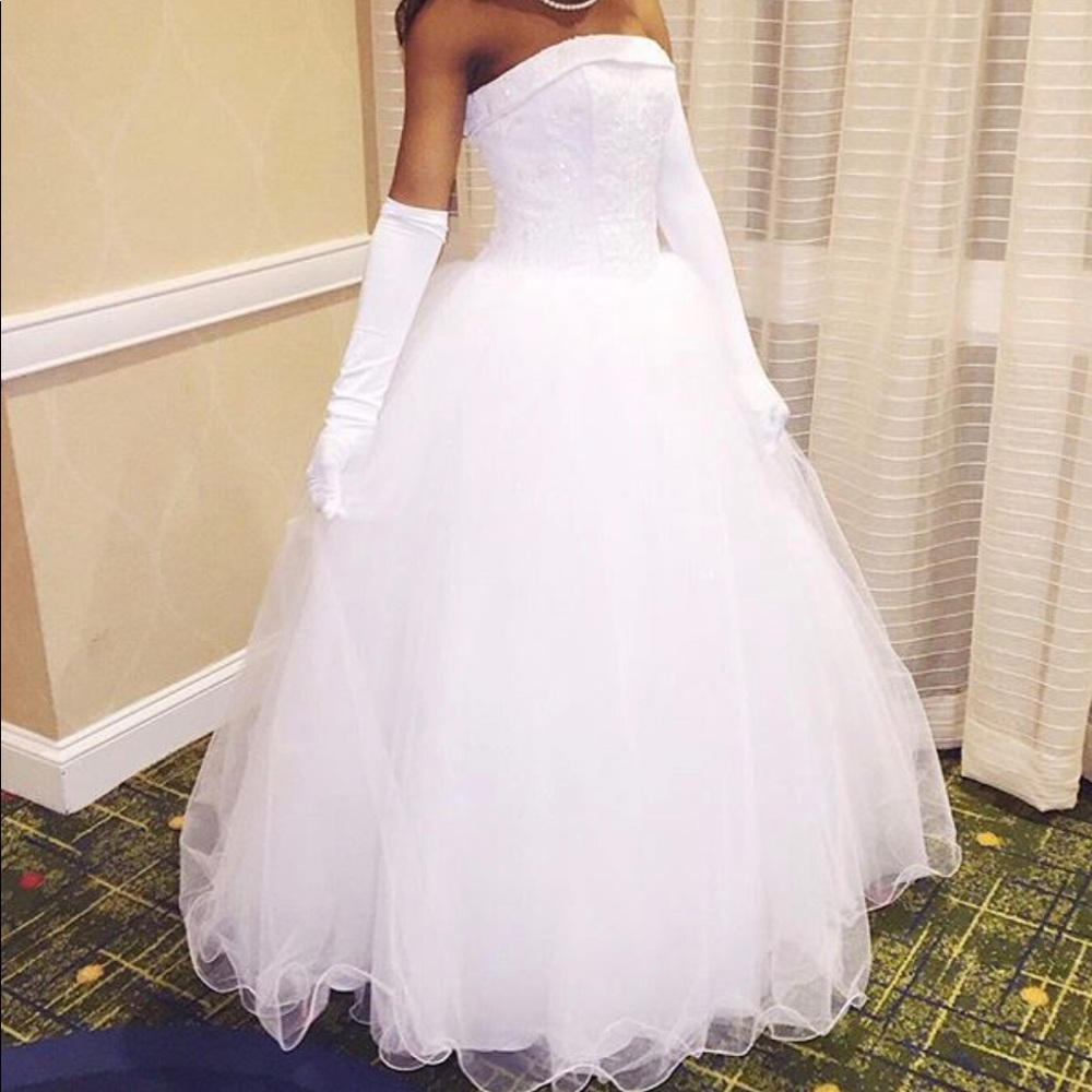 David’s Bridal Tulle Wedding Dress with Corseted Satin Bodice